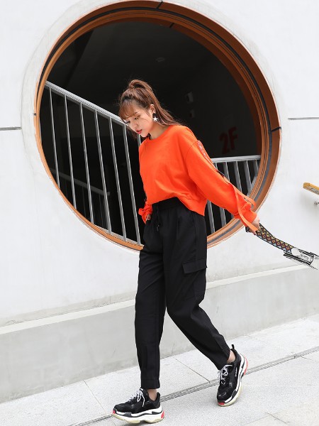 爱町女装2022秋冬季橙色T恤