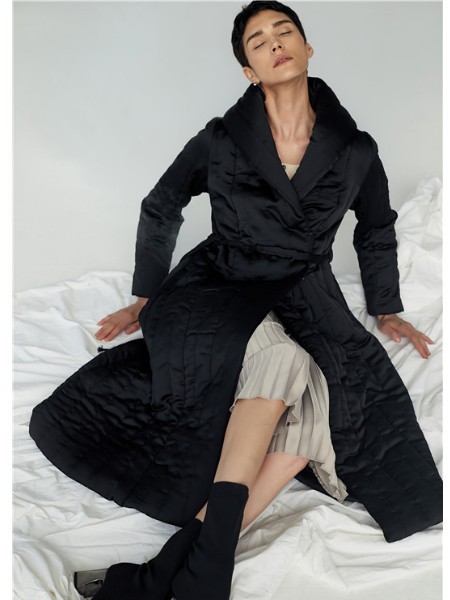 清静语女装2022秋冬季黑色棉服