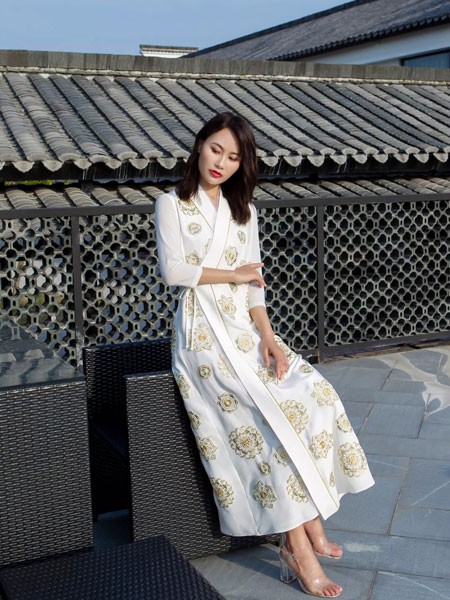 浒城古娘女装2023春夏季白色旗袍