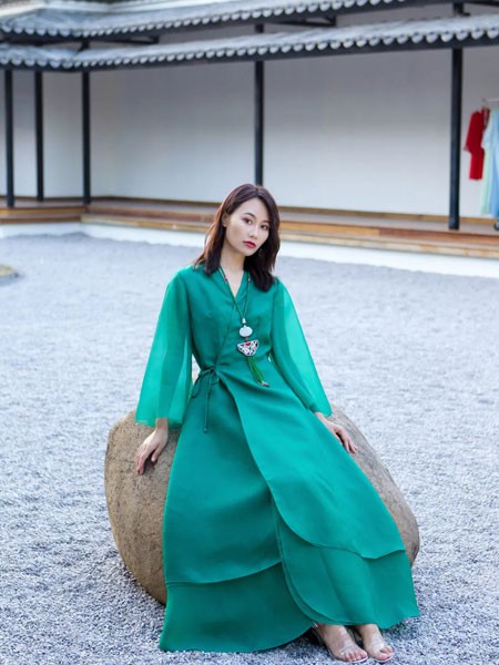 浒城古娘女装2023春夏季绿色连衣裙