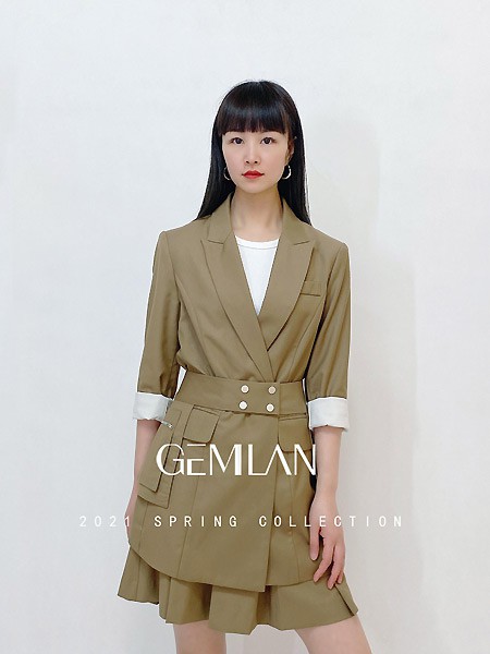 歌米蓝女装2022春夏季卡其色百褶裙