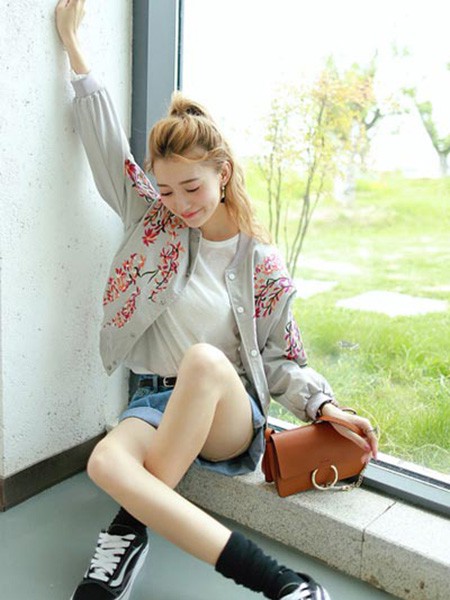 as安都女装2022春夏季白色T恤