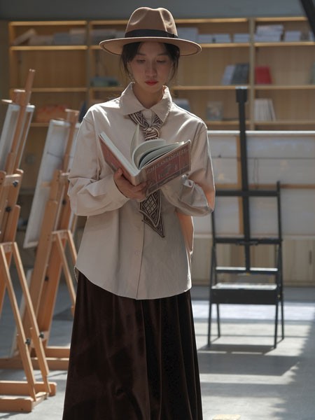 百武西BIOLIVING女装2022秋冬季卡其色衬衫