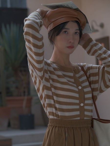 百武西BIOLIVING女装2022秋冬季白色针织衫