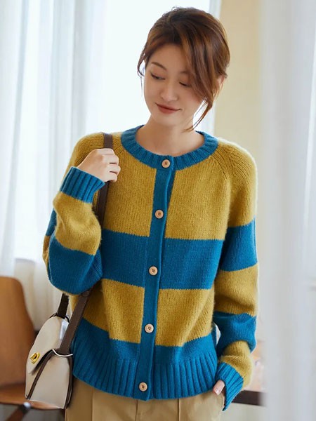 旦可韵女装2022秋冬季蓝色针织衫