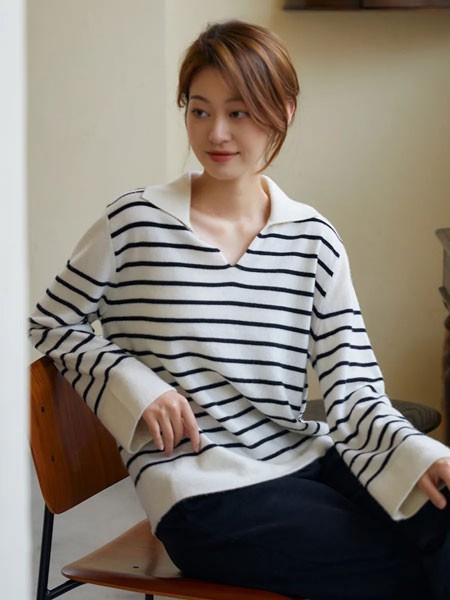 旦可韵女装2022秋冬季白色针织衫