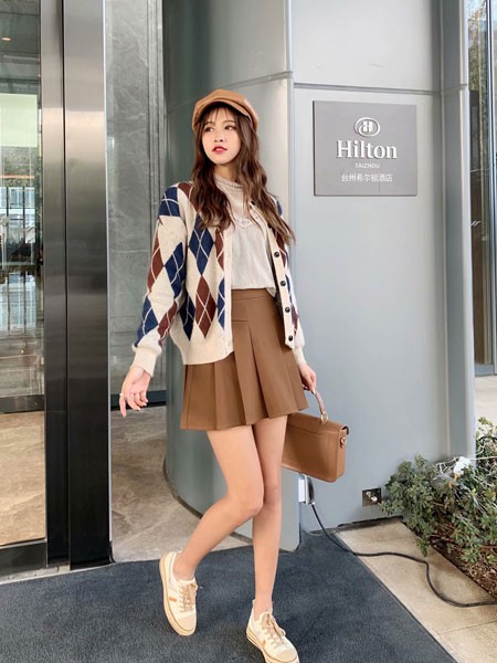 拉格蓓芮2022秋冬季卡其色短裙