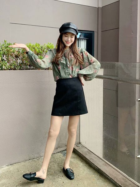 拉格蓓芮2022秋冬季黑色短裙