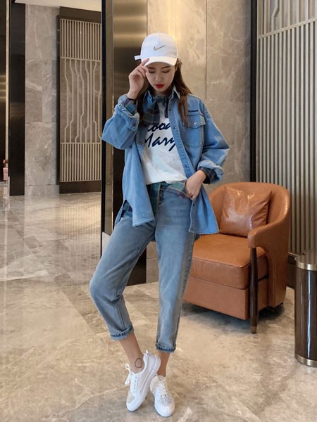 拉格蓓芮2022秋冬季白色T恤