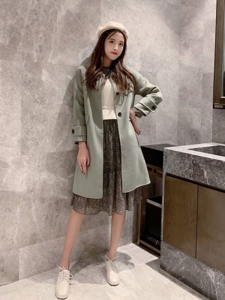 拉格蓓芮2022秋冬季绿色大衣