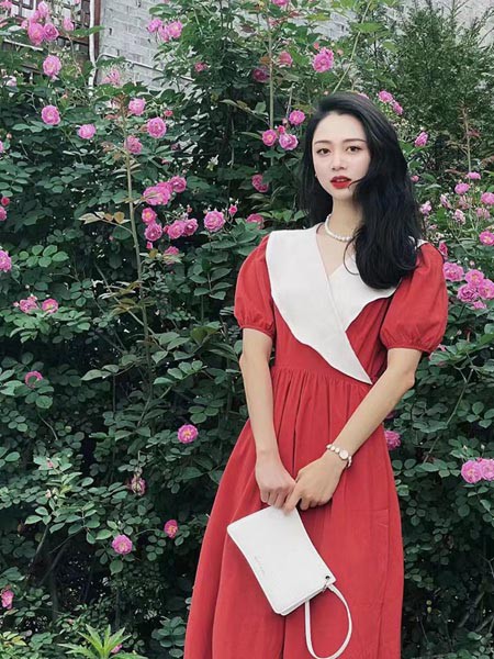 拉格蓓芮Y·LGBR女装2023春夏季红色连衣裙