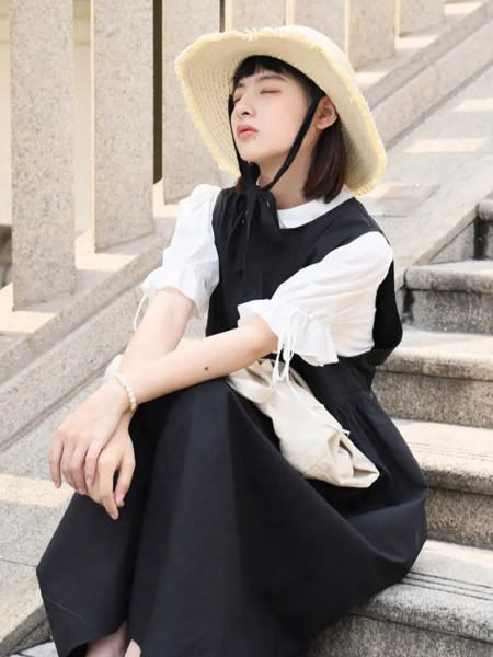 本色A8原创女装2022春夏季黑色背带裙