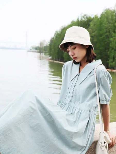 本色A8原创女装2022春夏季蓝色连衣裙