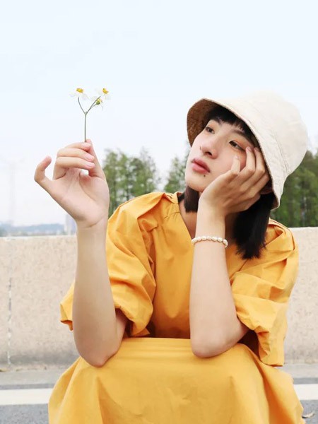 本色A8原创女装2022春夏季黄色连衣裙