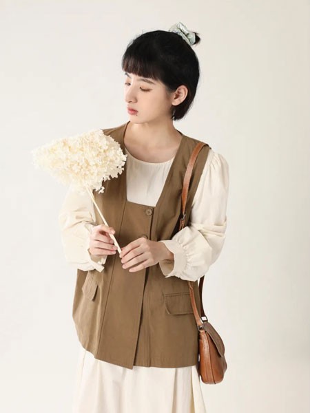 本色A8原创女装2022秋冬季白色T恤