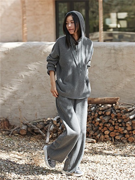 安素尚女装2022秋冬季灰色卫衣