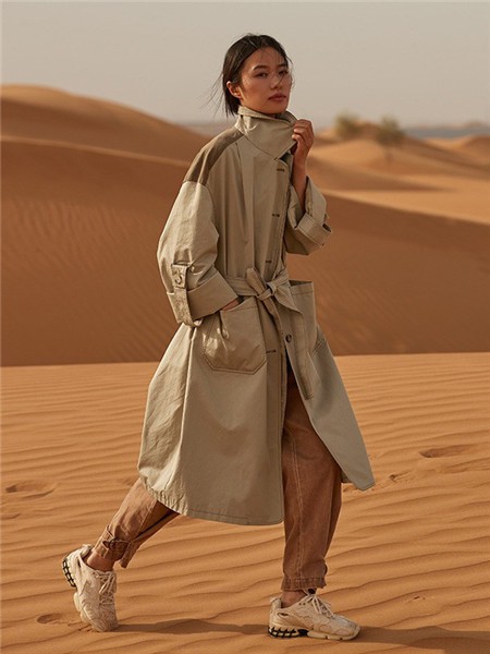 安素尚女装2022秋冬季卡其色风衣