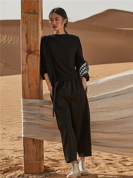 安素尚女装2022秋冬季黑色T恤