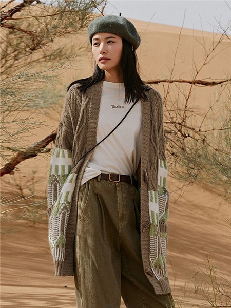 安素尚女装2022秋冬季白色针织衫