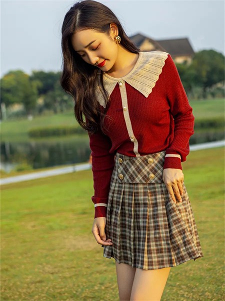 夏斐2022秋冬季灰色百褶裙