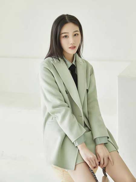 哈祥喜女装2023春夏季绿色西装