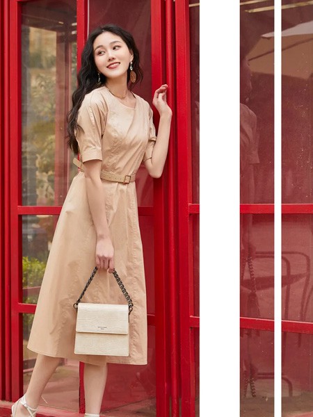 哈祥喜女装2023春夏季卡其色连衣裙