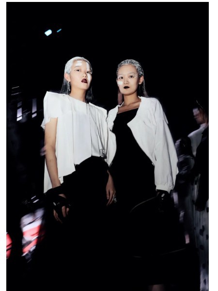 古吉芬女装2022秋冬季白色T恤