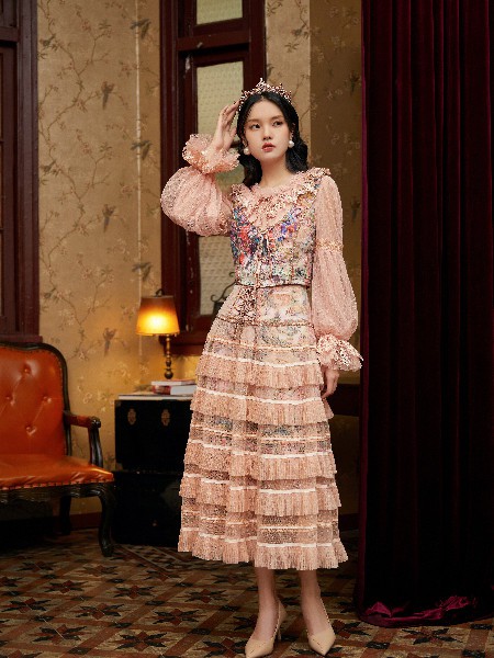 卡扣KAKOU女装2022秋冬季粉色连衣裙