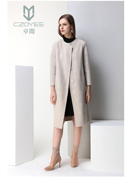 卓阅女装2022秋冬季米色大衣