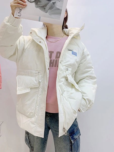 千城2022秋冬季白色棉服