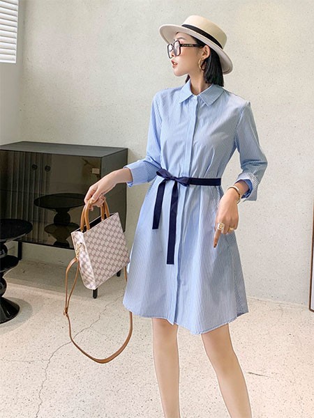 千伊诺女装2022秋冬季蓝色衬衫