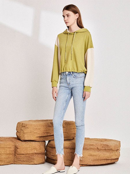 千伊诺女装2022秋冬季绿色卫衣