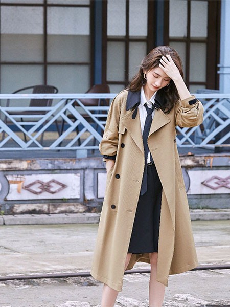 千伊诺女装2022秋冬季卡其色风衣