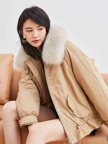 千伊诺女装2022秋冬季卡其色派克服