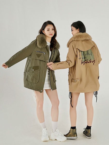 千伊诺女装2022秋冬季卡其色派克服