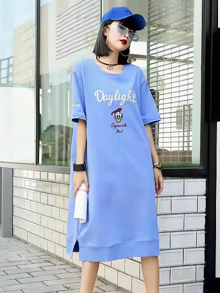 依倩雪2023春夏季蓝色连衣裙