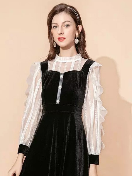 优韩一号2022秋冬季黑色吊带裙