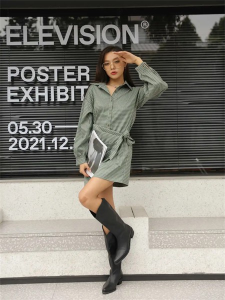 乐伊尚女装2023春夏季灰色衬衫裙