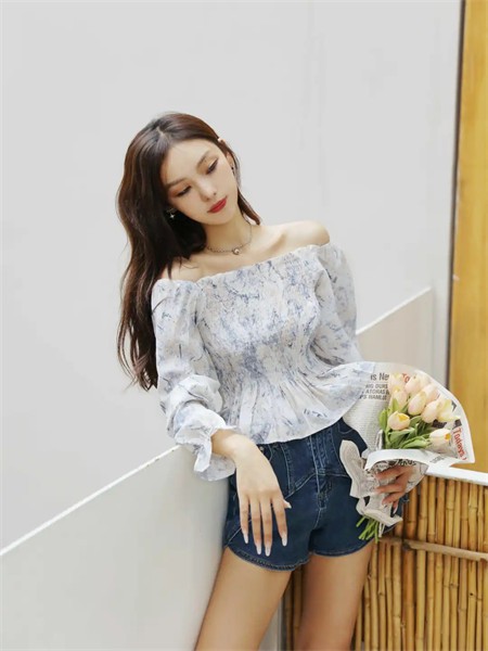 乐伊尚女装2023春夏季灰色针织衫