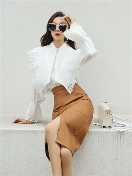 乐伊尚女装2023春夏季棕色包臀裙