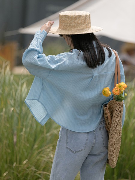 EGGKA女装2023春夏季蓝色衬衫