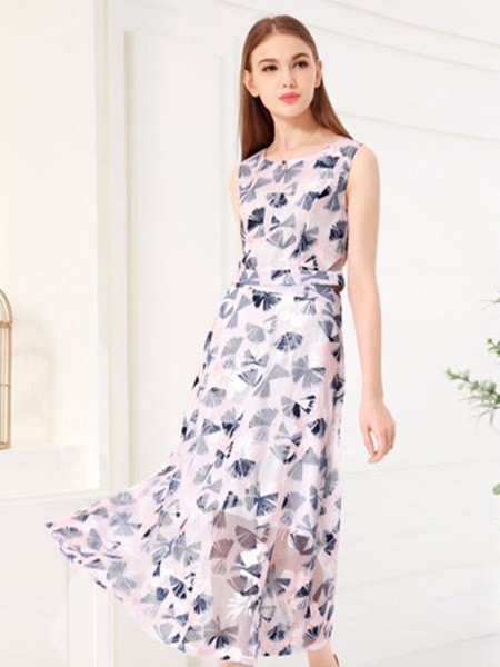 七彩蝶女装2022春夏季白色连衣裙