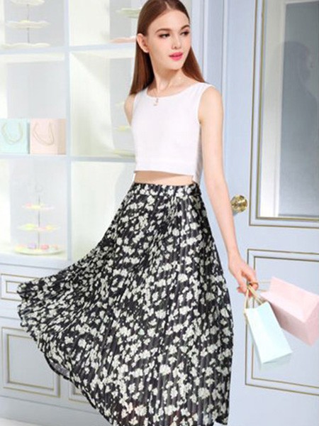 七彩蝶女装2022春夏季白色T恤