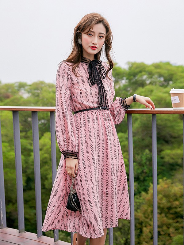 样女装2022秋冬季粉色连衣裙