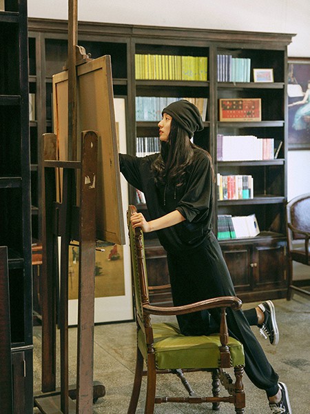 素缕女装2022秋冬季黑色连衣裙