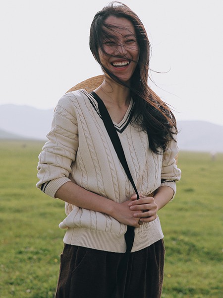 素缕女装2022秋冬季白色毛衣