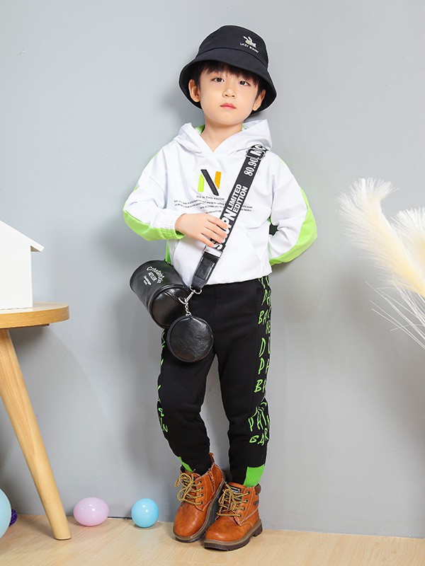 艾宝依2022秋冬季白色卫衣