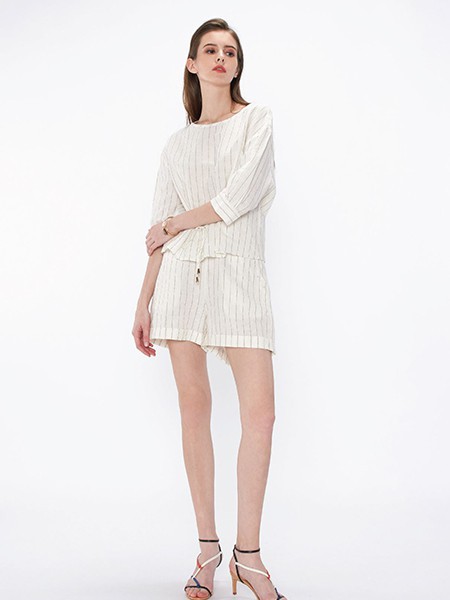 名略女装2023春夏季白色连衣裙