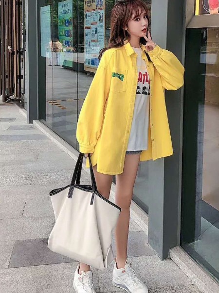 施洛琳2023春夏季白色T恤