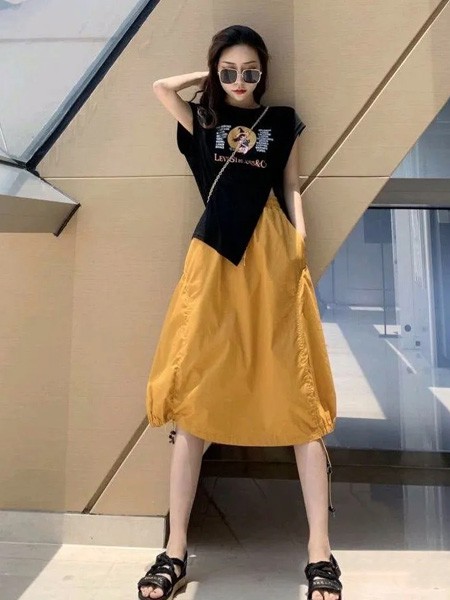 施洛琳2023春夏季黑色T恤